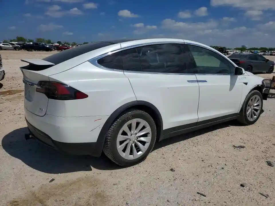 5YJXCAE2XJF113396 2018 TESLA MODEL X-2