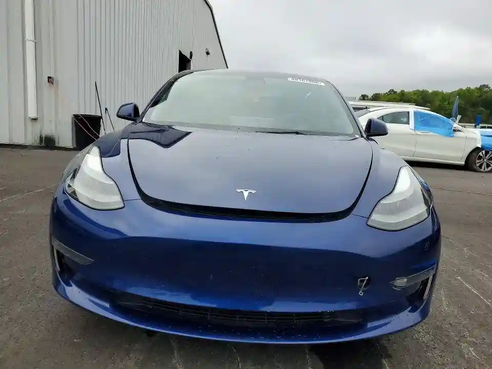 5YJ3E1EA6PF438877 2023 TESLA MODEL 3-4