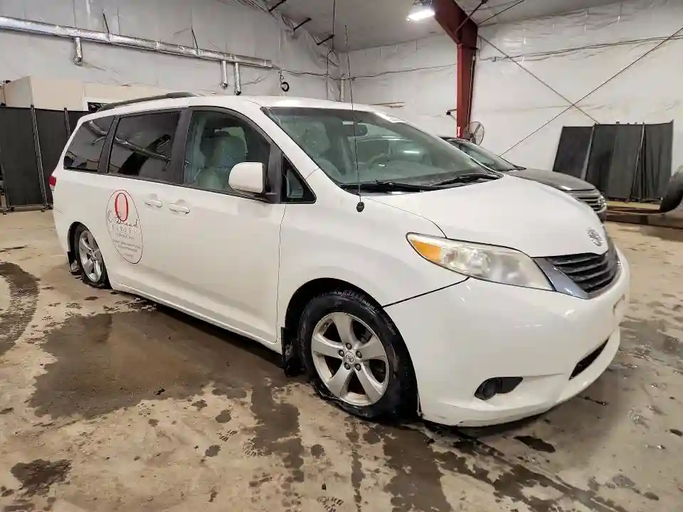 5TDKK3DC6BS040169 2011 TOYOTA SIENNA-3
