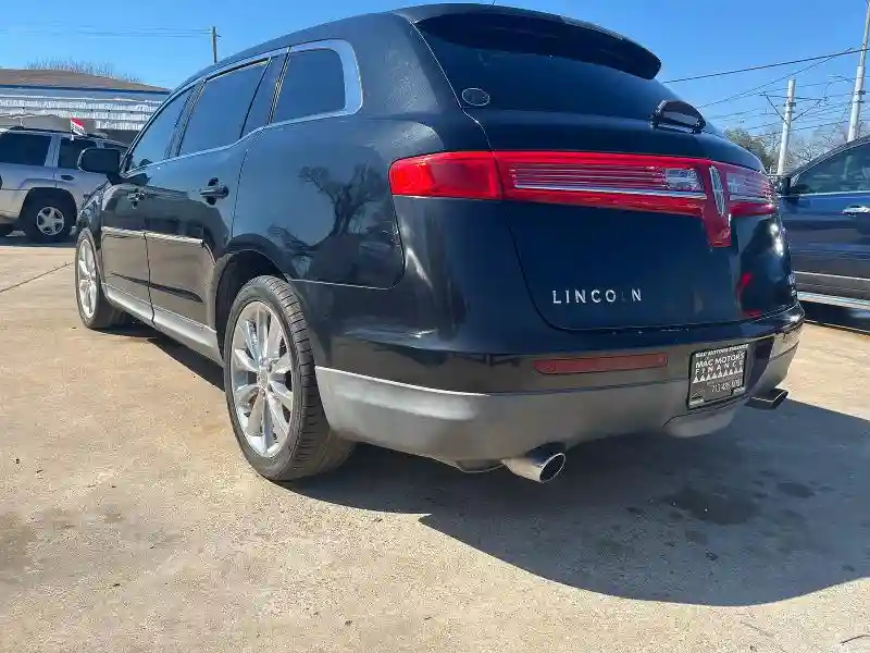 2LMHJ5AT4BBJ50409 2011 LINCOLN MKT-2