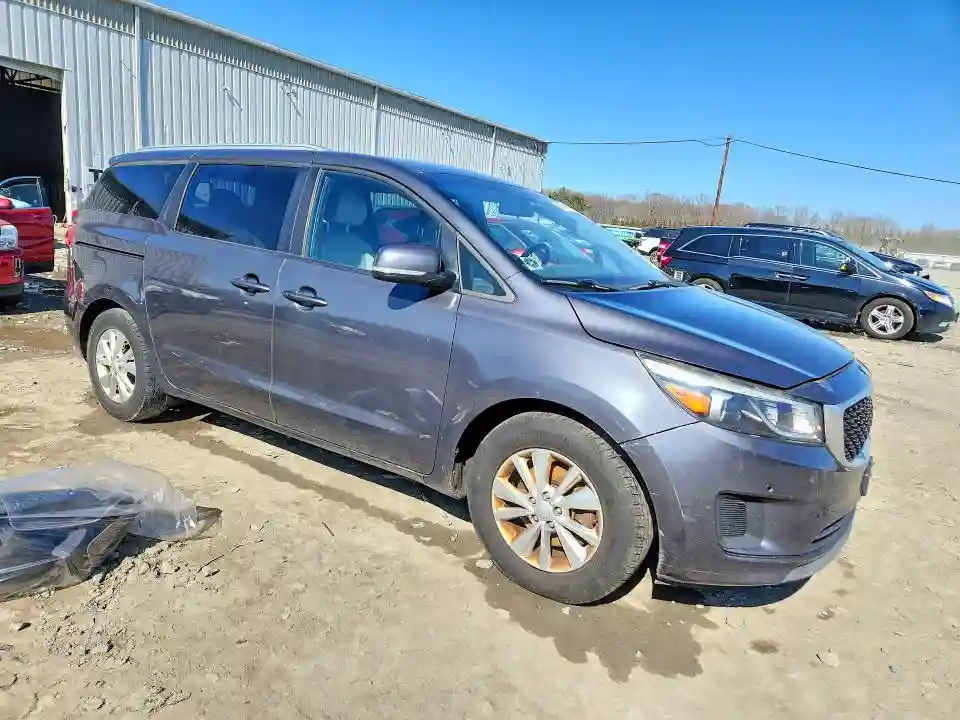 KNDMB5C19H6326952 2017 KIA SEDONA-3