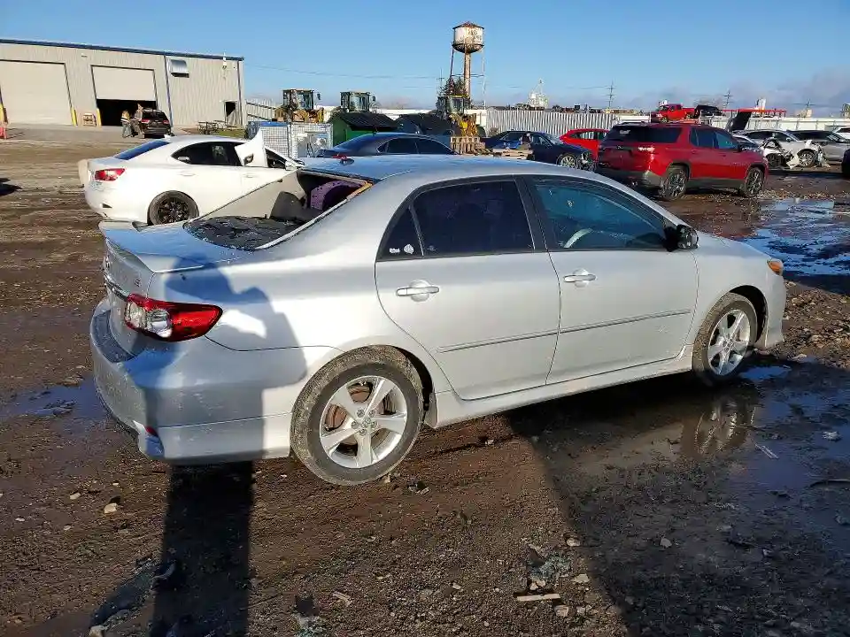 5YFBU4EE4DP210332 2013 TOYOTA COROLLA-2