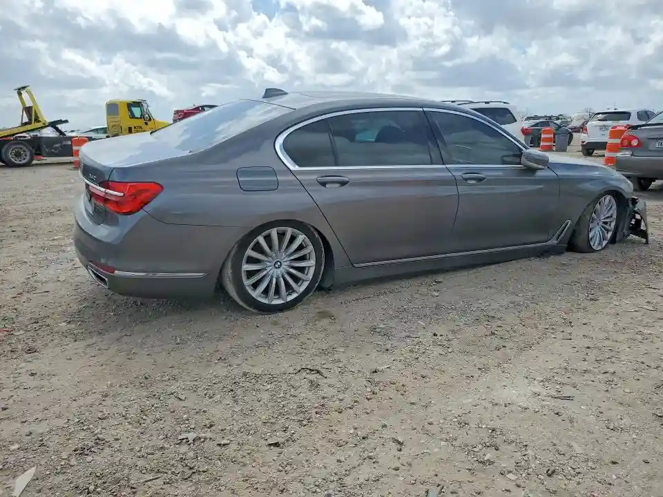 WBA7E2C5XHG740075 2017 BMW 7 SERIES-2