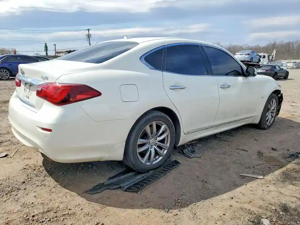 JN1BY1AR9KM585289 2019 INFINITI Q70-2