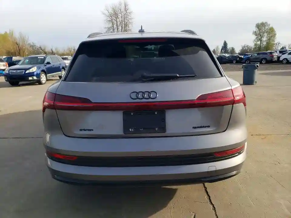 WA1LAAGE2NB014103 2022 AUDI E-TRON-5