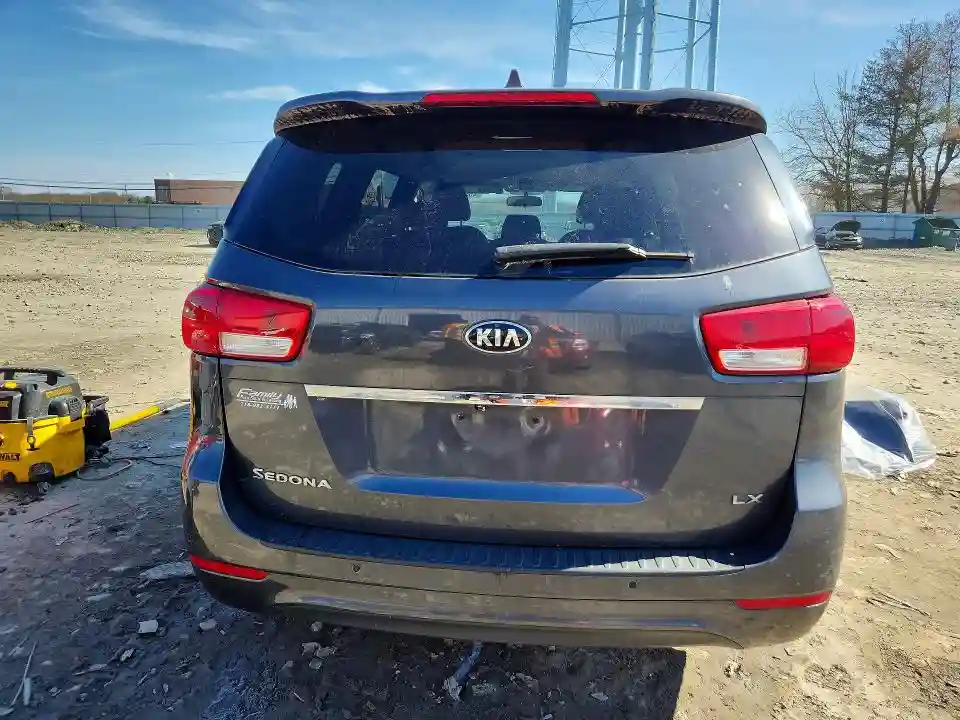 KNDMB5C19H6326952 2017 KIA SEDONA-5