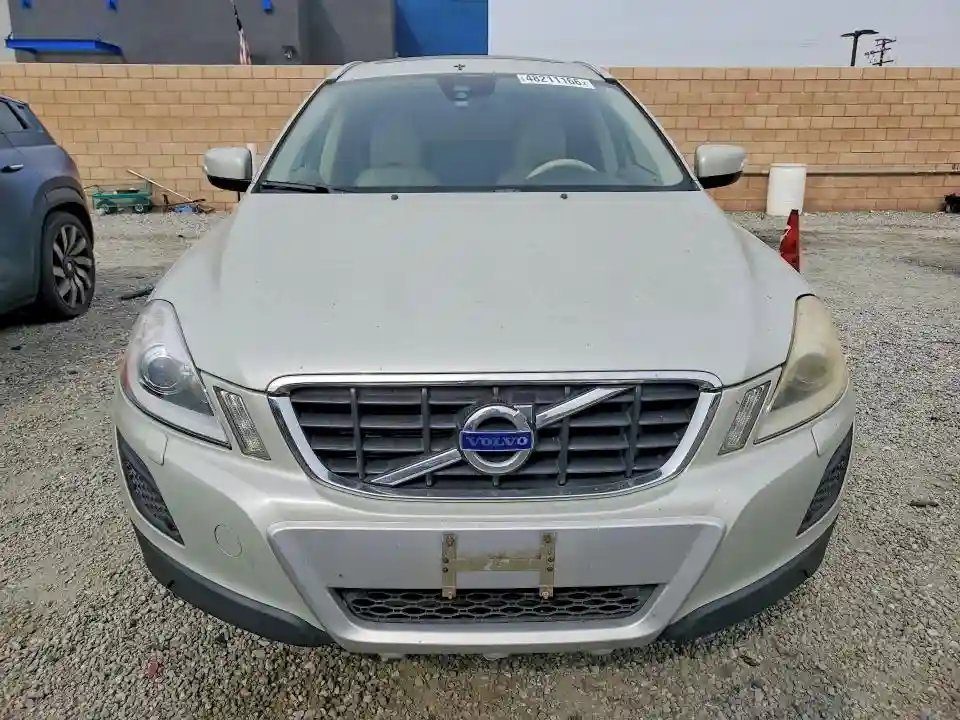 YV4952DL2D2381964 2013 VOLVO XC60-4