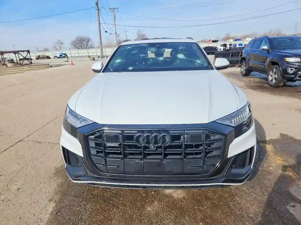 WA1FVAF18KD007849 2019 AUDI Q8-4