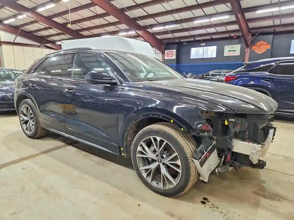 WA1AVAF15MD015646 2021 AUDI Q8-3