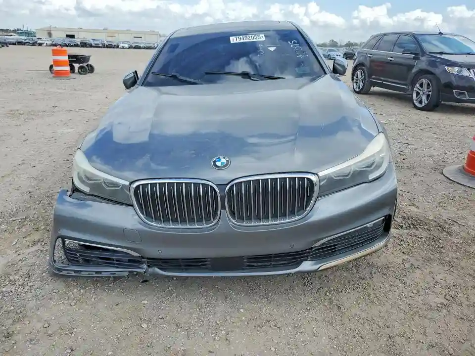 WBA7E2C5XHG740075 2017 BMW 7 SERIES-4