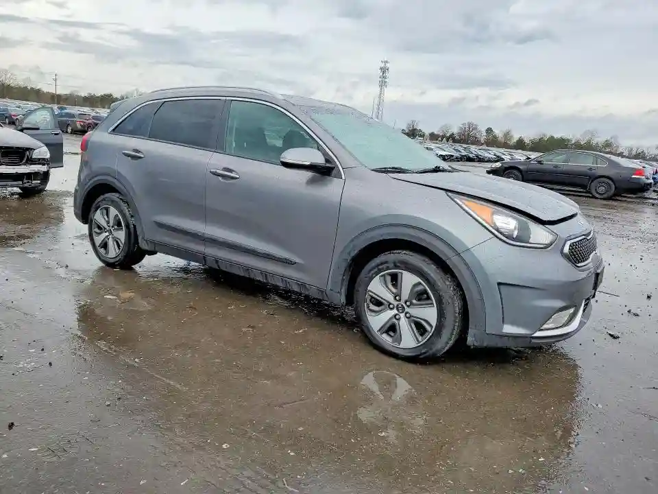 KNDCC3LC6J5110695 2018 KIA NIRO-3