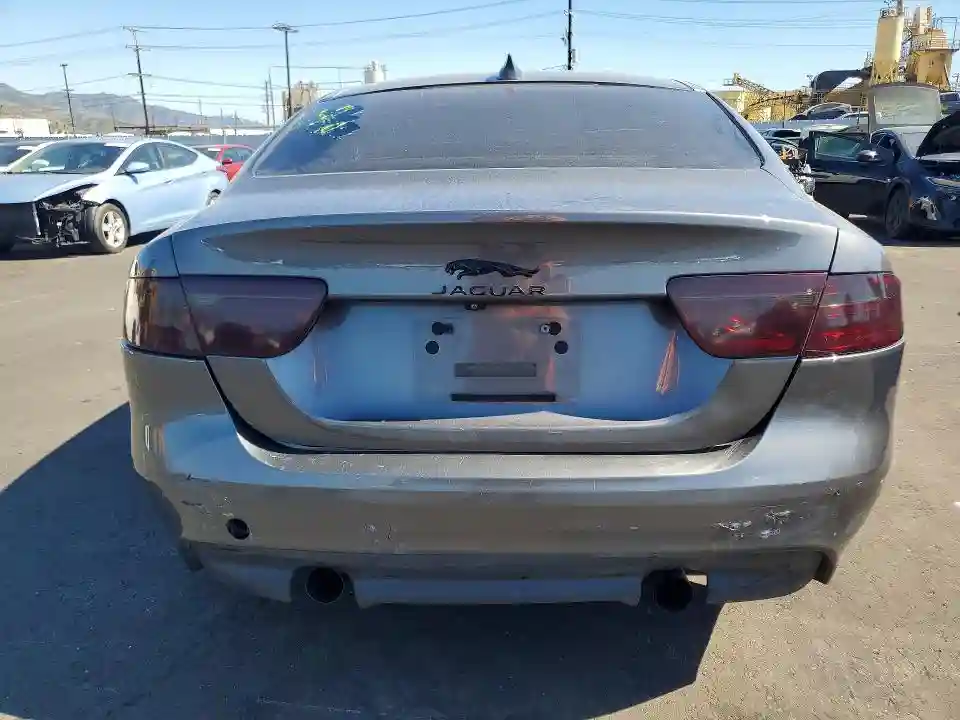 SAJAD4BG1HA965841 2017 JAGUAR XE-5