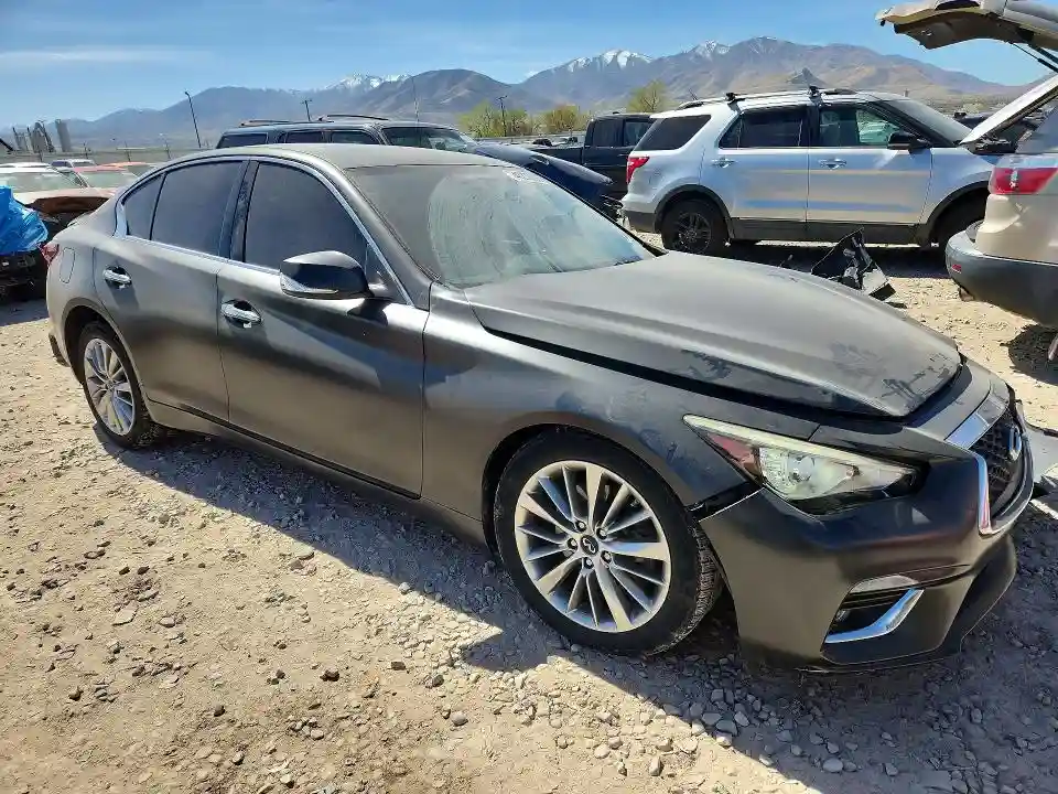 JN1EV7AR6JM440458 2018 INFINITI Q50-3