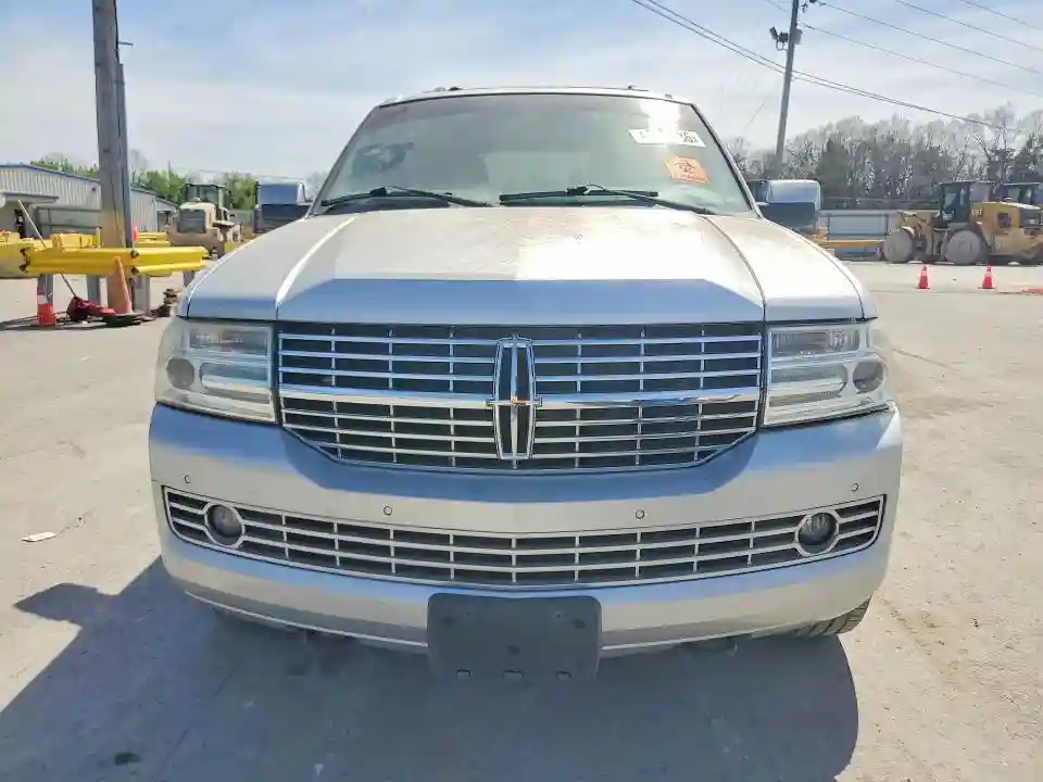5LMJJ2H5XDEL08842 2013 LINCOLN TOWNHOUSE NAVIGATOR-4