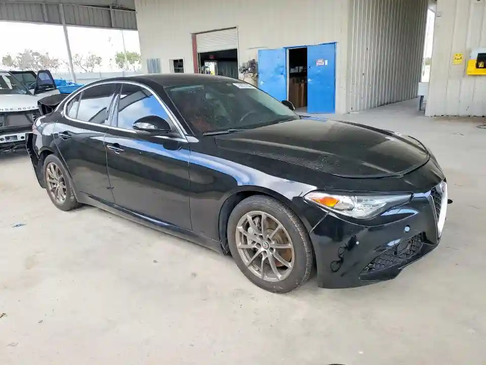 ZARFAEBN1J7593122 2018 ALFA ROMEO GIULIA-3