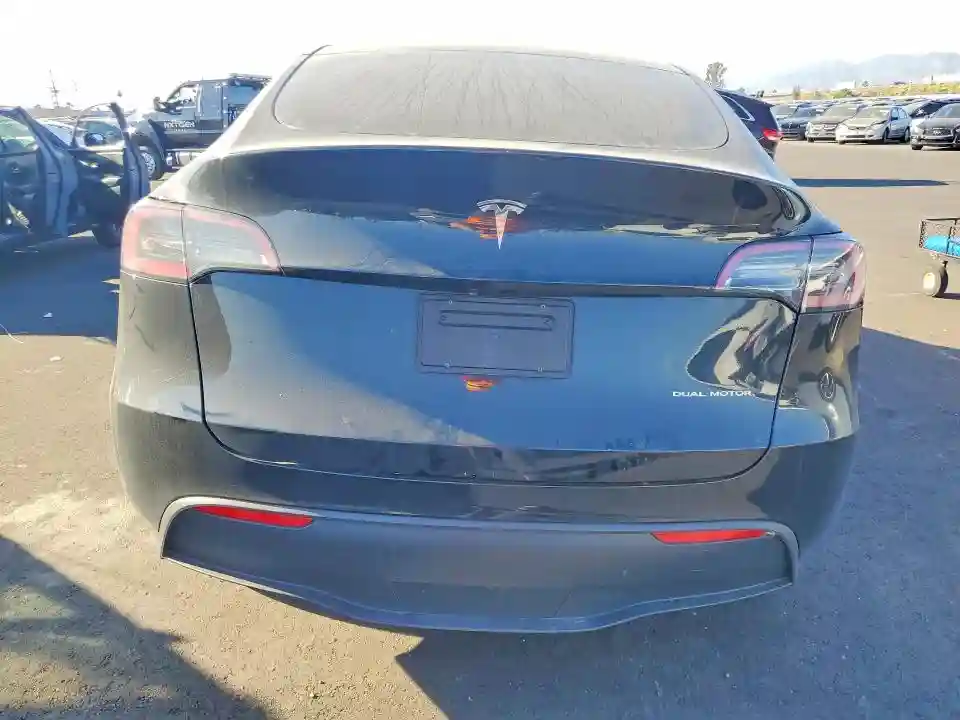 7SAYGDEEXPF624266 2023 TESLA MODEL Y-5