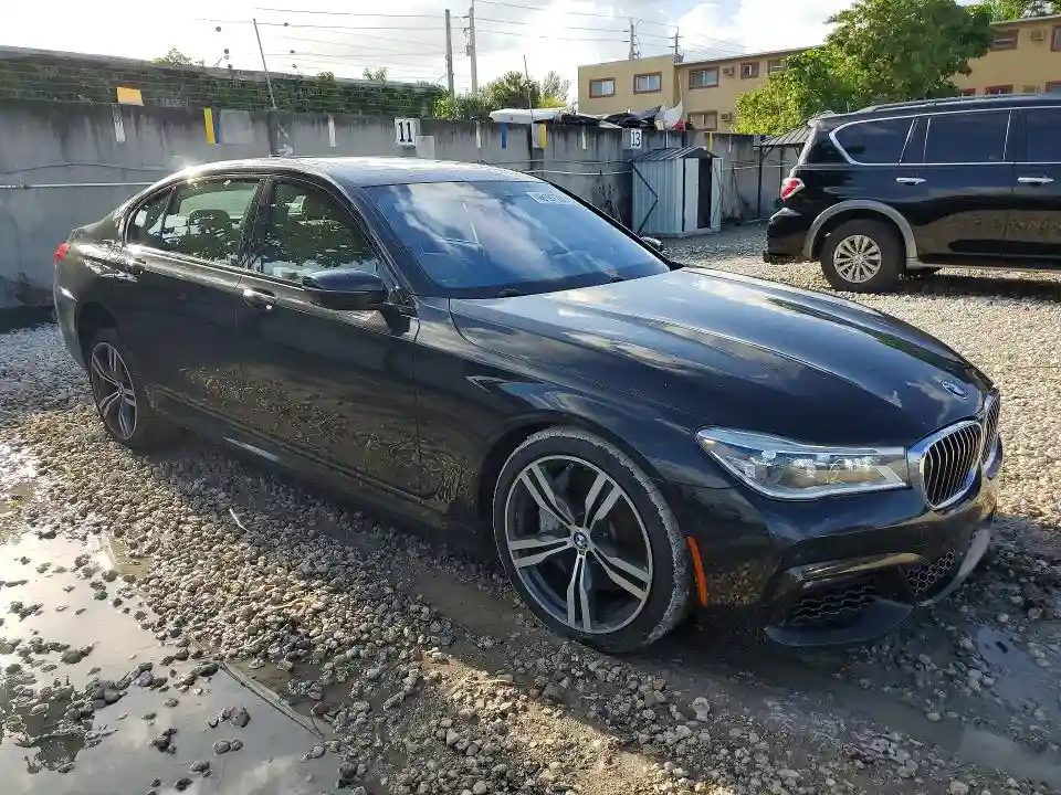 WBA7F2C57JG423745 2018 BMW 7 SERIES-3