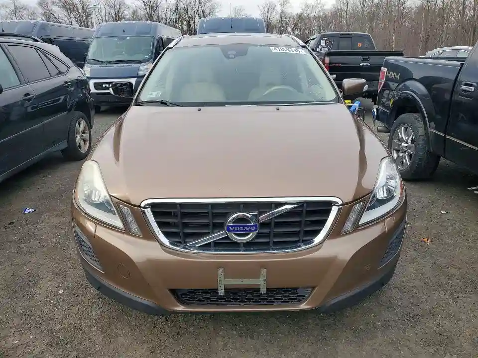 YV4902DZ6D2457317 2013 VOLVO XC60-4