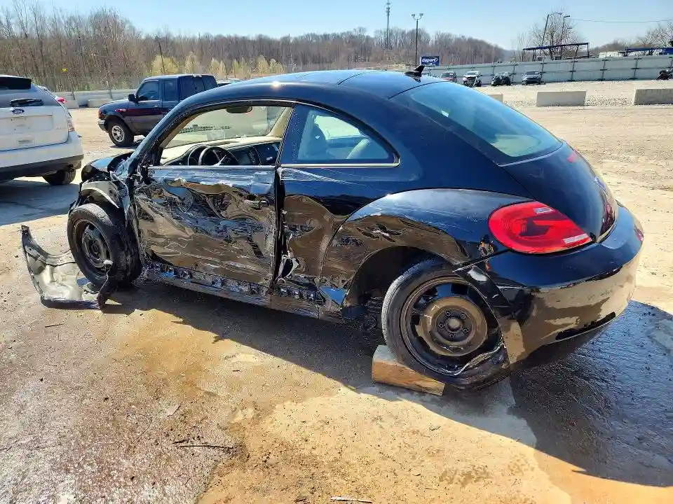 3VWJX7AT9DM681390 2013 VOLKSWAGEN BEETLE-1