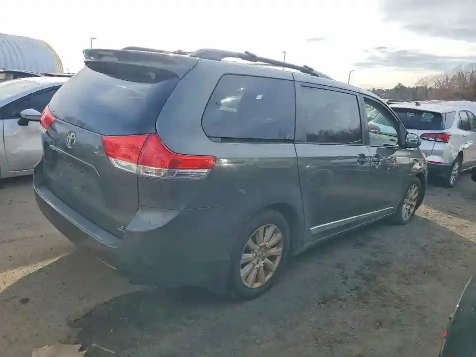 5TDJK3DC2DS060224 2013 TOYOTA SIENNA-2
