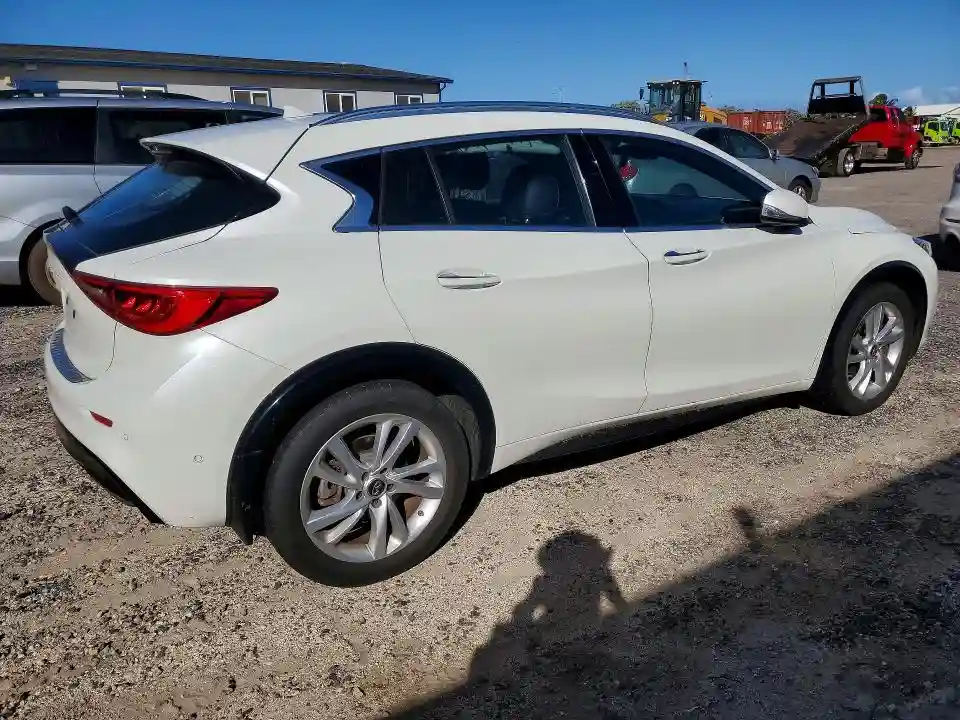 SJKCH5CP3JA001972 2018 INFINITI QX30-2