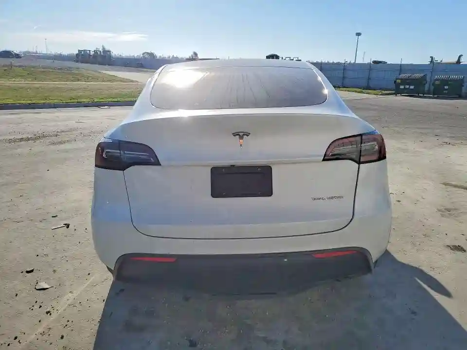 7SAYGDEEXPF741569 2023 TESLA MODEL Y-5