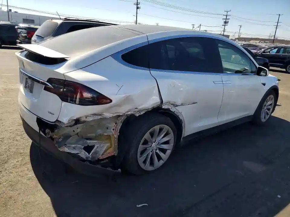 5YJXCAE21HF076779 2017 TESLA MODEL X-2