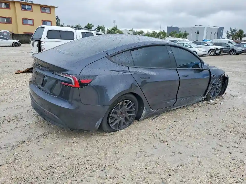 5YJ3E1EA1SF907124 2025 TESLA MODEL 3-2