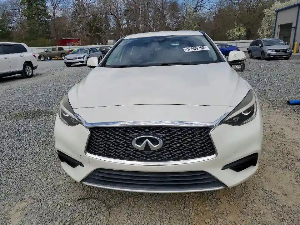 SJKCH5CPXHA034977 2017 INFINITI QX30-4