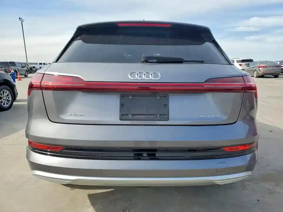 WA1LAAGE7NB013299 2022 AUDI E-TRON-5