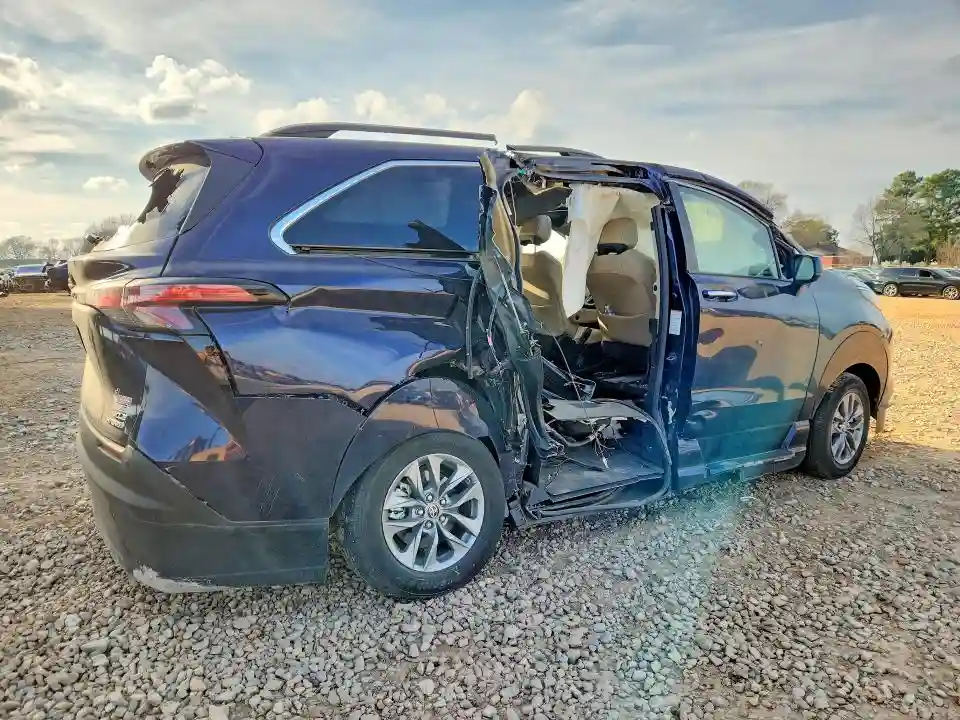 5TDJRKEC6NS083351 2022 TOYOTA SIENNA-2