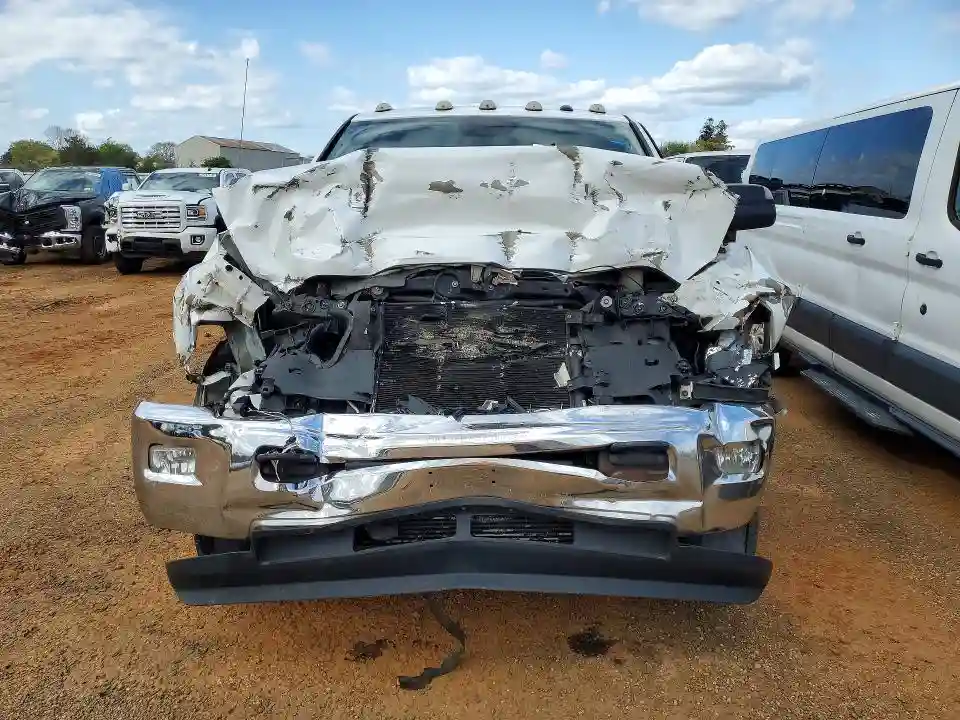 3C63RRHLXHG560693 2017 RAM 3500-4