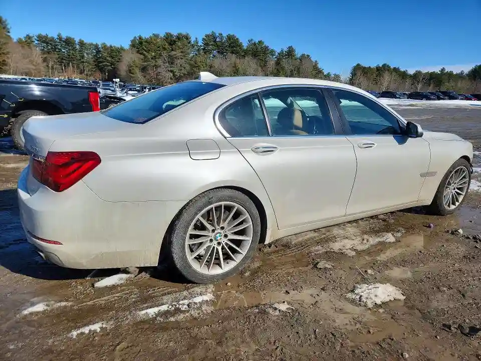 WBAYB6C58DD223664 2013 BMW 7 SERIES-2