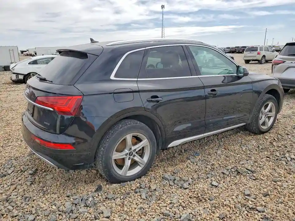 WA1AAAFY9M2075028 2021 AUDI Q5-2