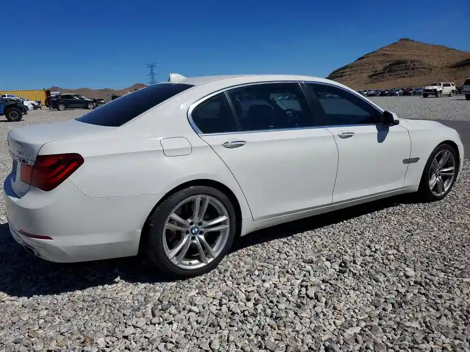 WBAYE8C54DDE22197 2013 BMW 7 SERIES-2