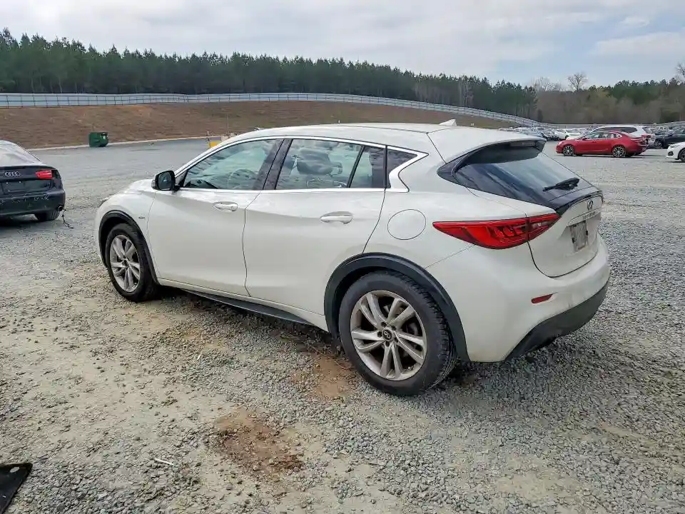SJKCH5CPXHA034977 2017 INFINITI QX30-1