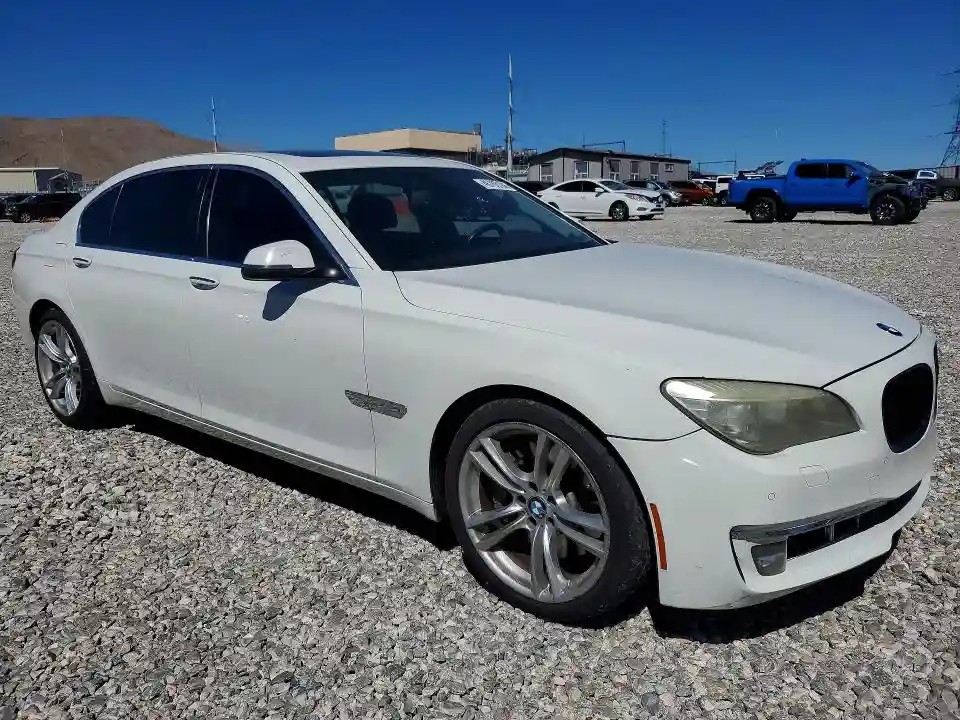 WBAYE8C54DDE22197 2013 BMW 7 SERIES-3