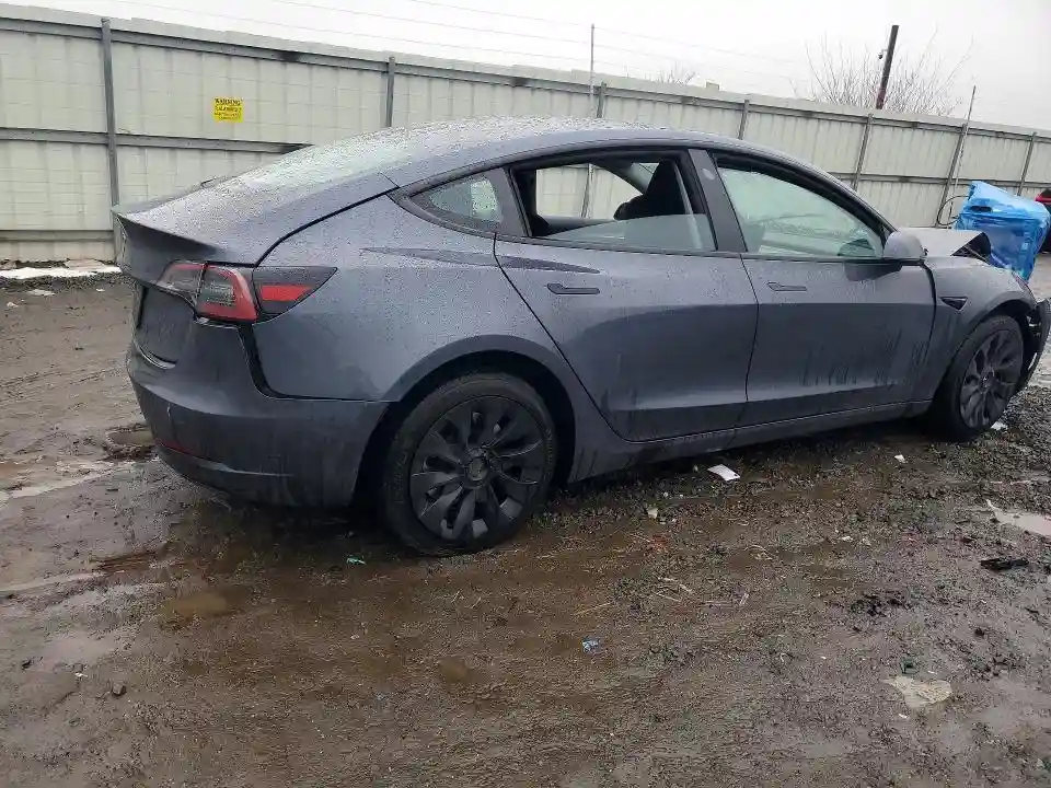 5YJ3E1EA5PF639640 2023 TESLA MODEL 3-2