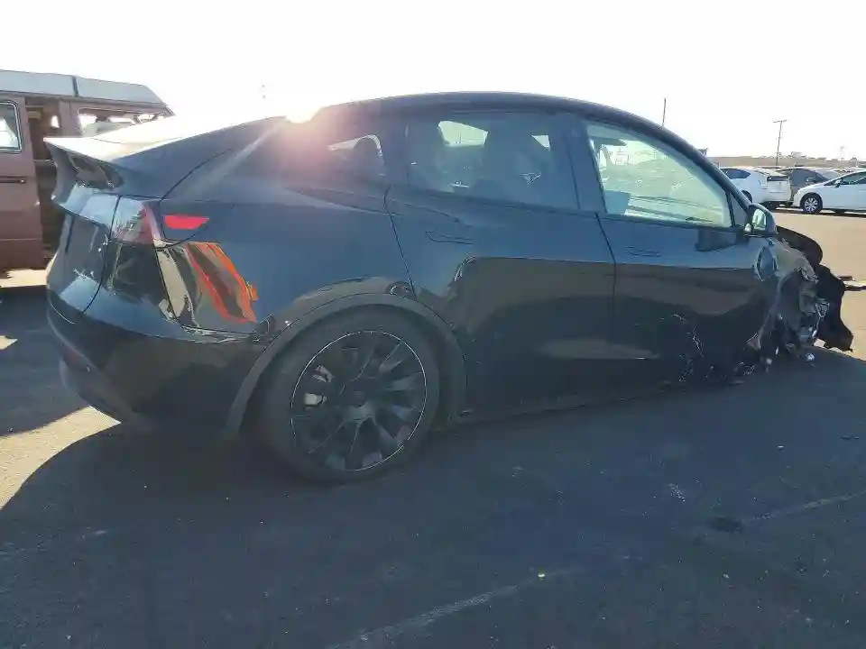 7SAYGDEEXPF624266 2023 TESLA MODEL Y-2