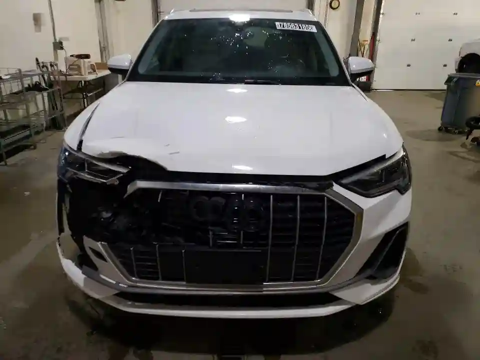 WA1DECF30P1058324 2023 AUDI Q3-4