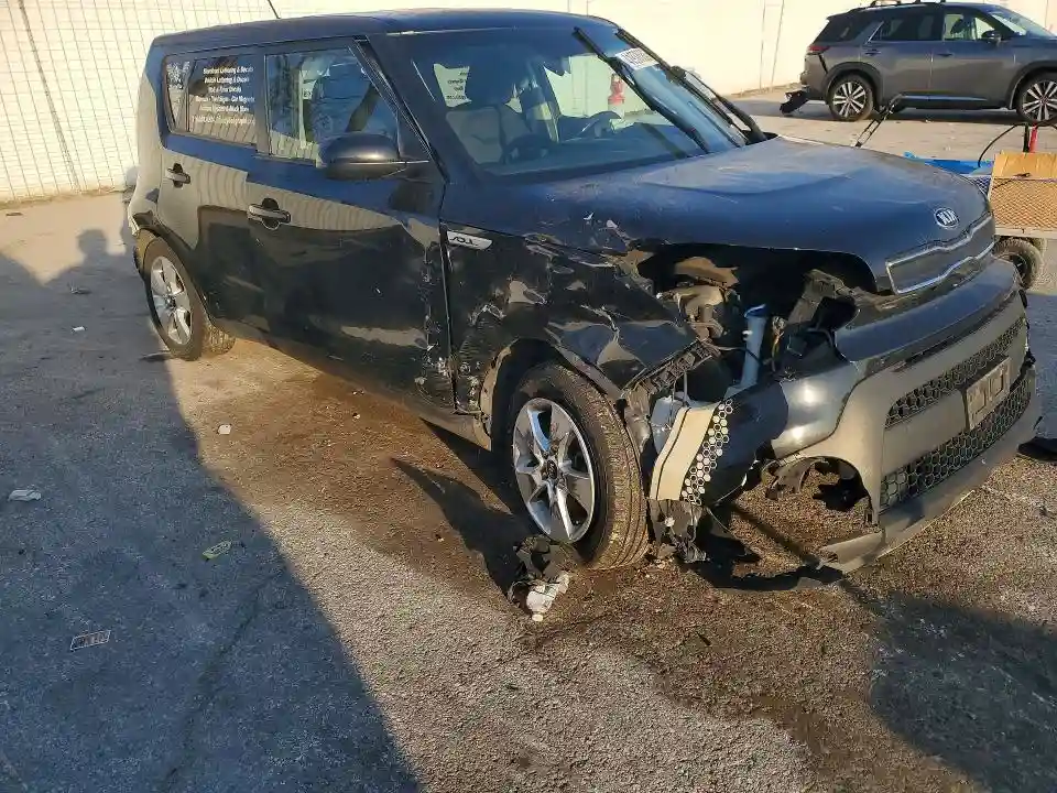 KNDJN2A26H7475575 2017 KIA SOUL BASE-3