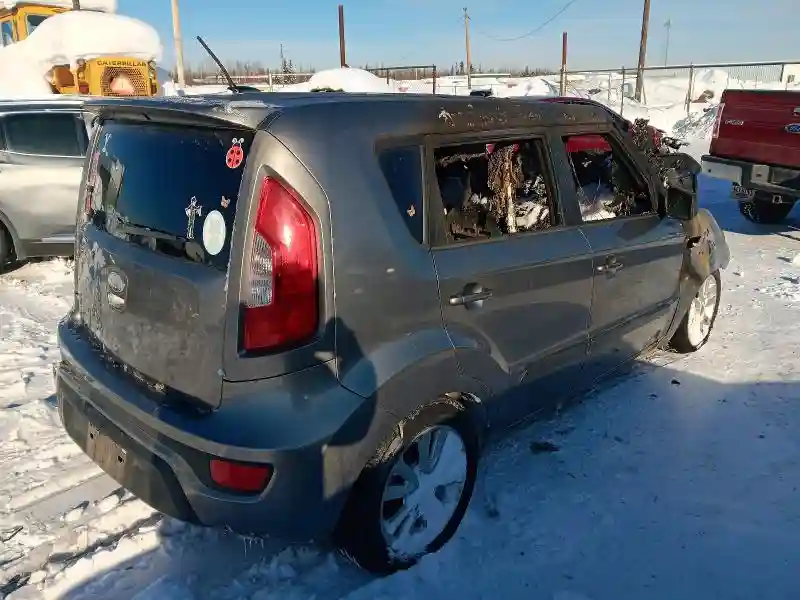 KNDJT2A5XD7614228 2013 KIA SOUL-2