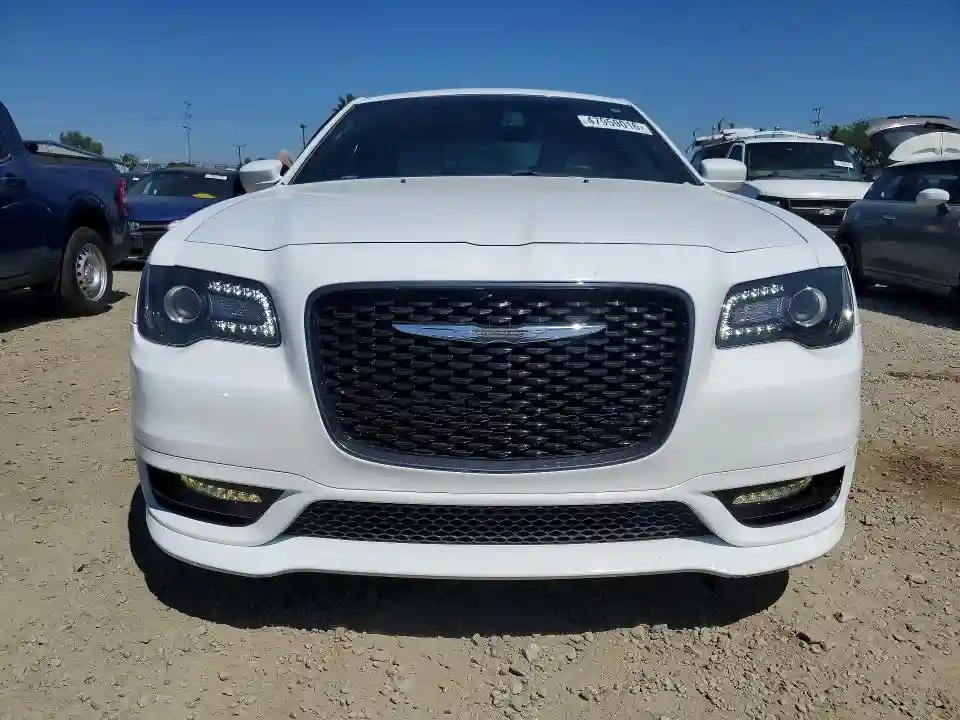2C3CCABG1HH577961 2017 CHRYSLER 300-4