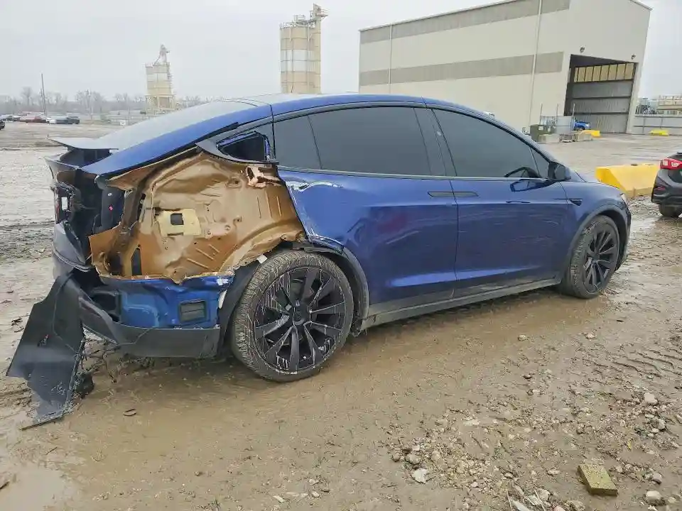 7SAXCBE56NF331375 2022 TESLA MODEL X-2