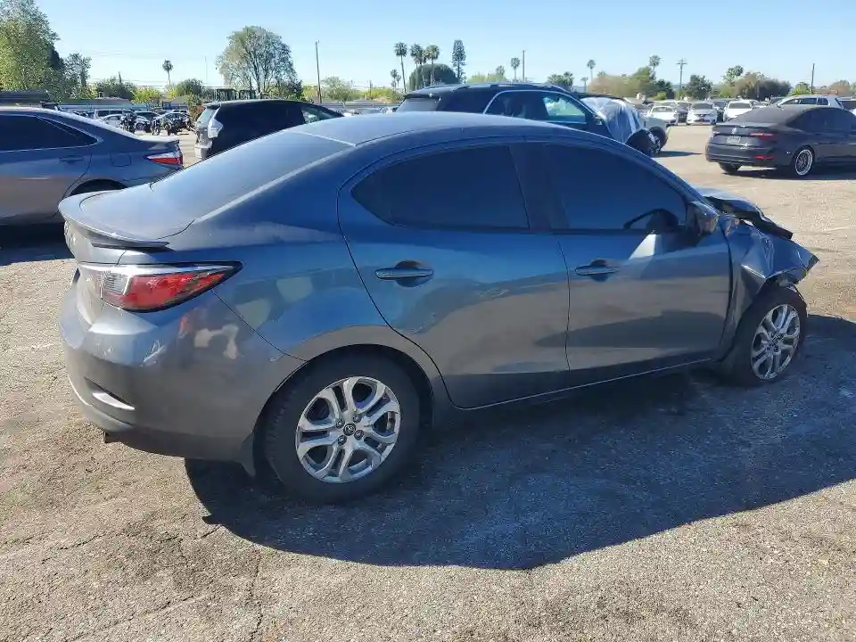 3MYDLBYVXHY151323 2017 TOYOTA YARIS-2