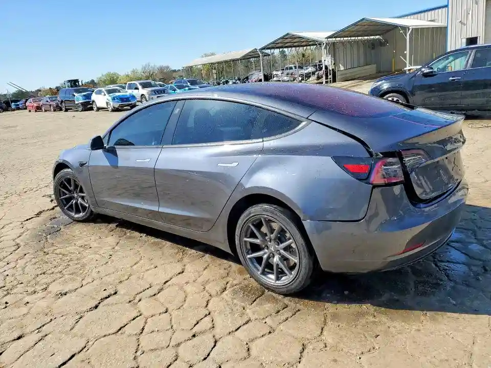 5YJ3E1EA1JF005099 2018 TESLA MODEL 3-1