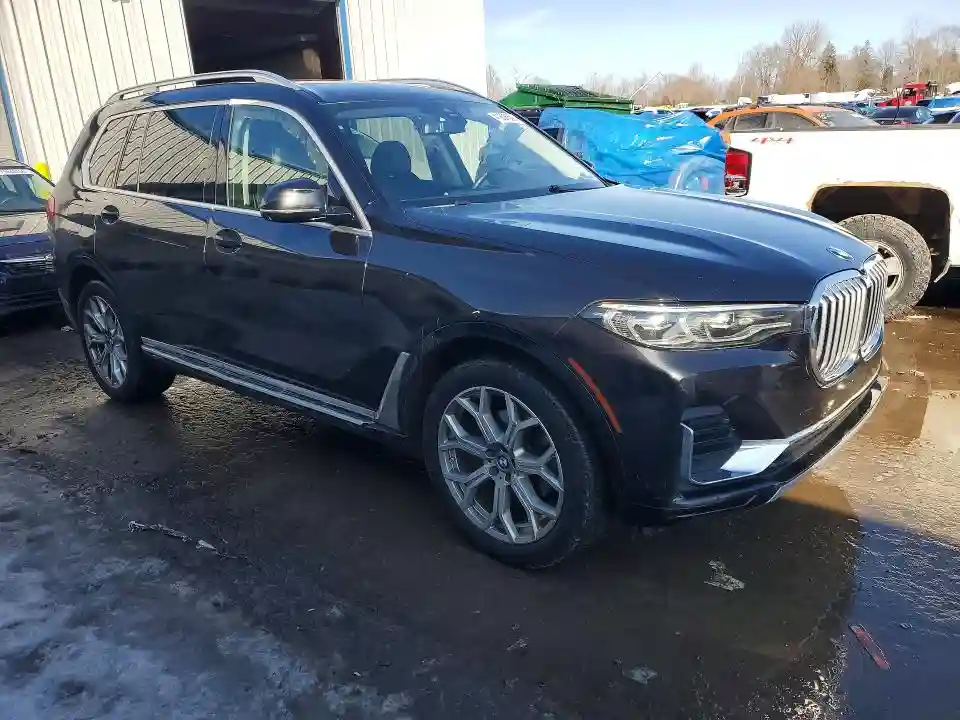 5UXCW2C00M9F66858 2021 BMW X7-3
