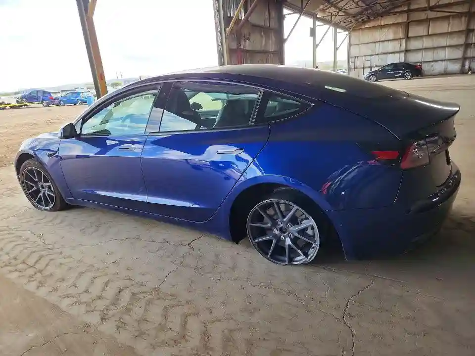 5YJ3E1EB8NF342769 2022 TESLA MODEL 3-1