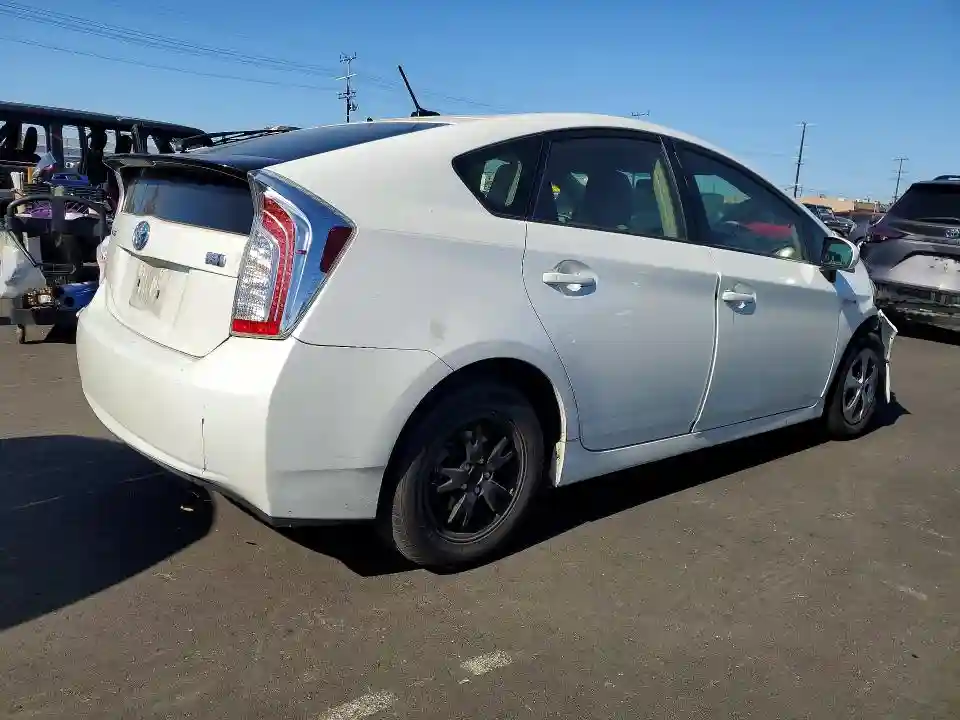 JTDKN3DUXE0389505 2014 TOYOTA PRIUS-2