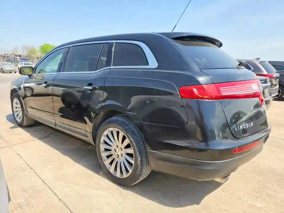 2LMHJ5NK5DBL54611 2013 LINCOLN TOWNHOUSE MKT-1